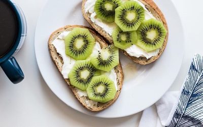 Un desayuno con kiwi para combatir el extreñimiento