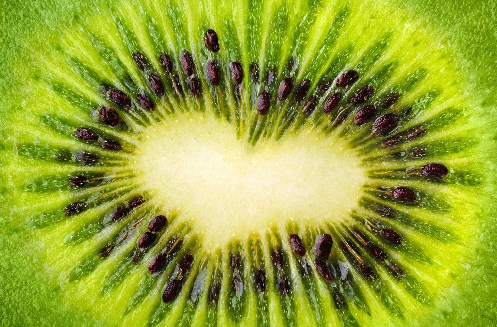 ¿Cómo contribuye el kiwi verde al buen funcionamiento del corazón?
